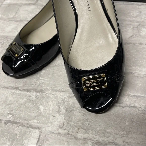 NWOT  Marc Jacobs black patent leather wedges 8 - Picture 2 of 10